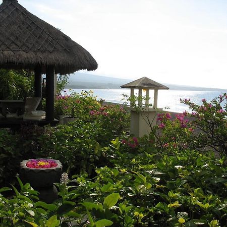 Kembali Beach Bungalows 아메드 외부 사진