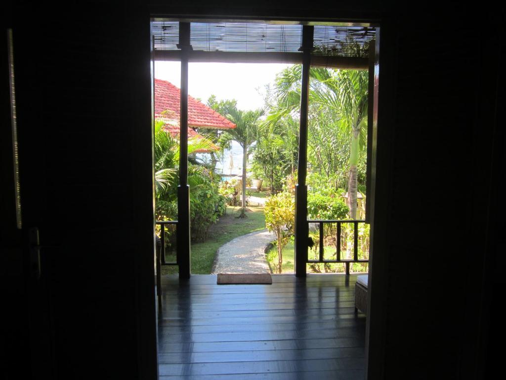Kembali Beach Bungalows 아메드 외부 사진