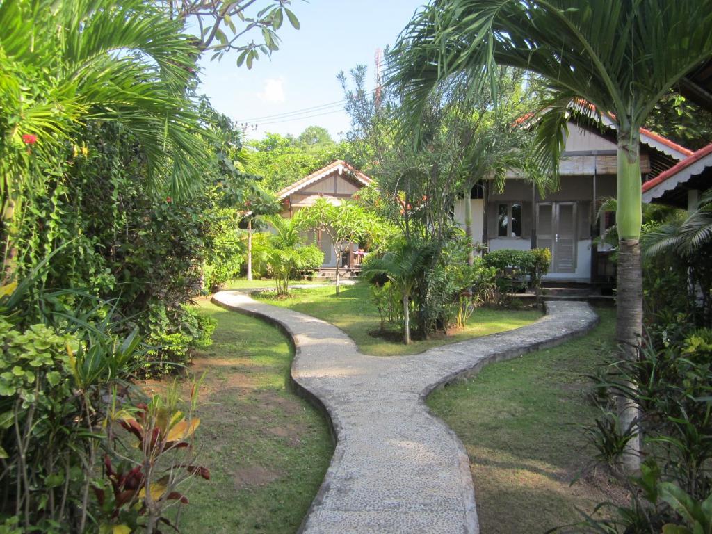 Kembali Beach Bungalows 아메드 외부 사진