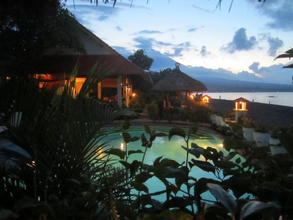 Kembali Beach Bungalows 아메드 외부 사진