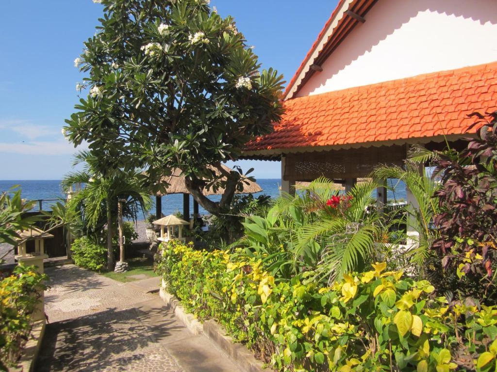 Kembali Beach Bungalows 아메드 외부 사진